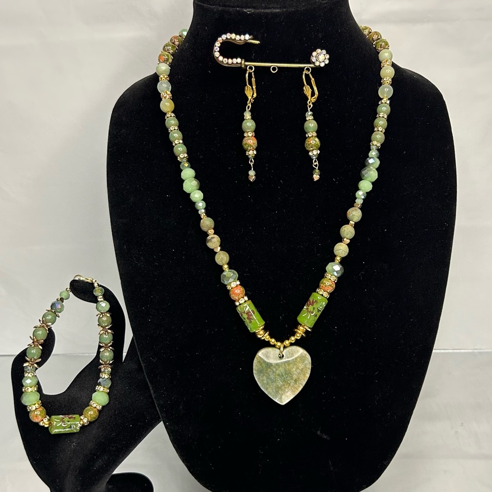 Moss Green Agate & Unikite Gemstones & Crystals Beaded Jewelry Set.